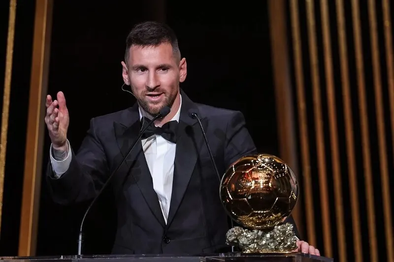 Argentino Lionel Messi faturou sua oitava Bola de Ouro na carreira, em premiação nessa segunda-feira (30)