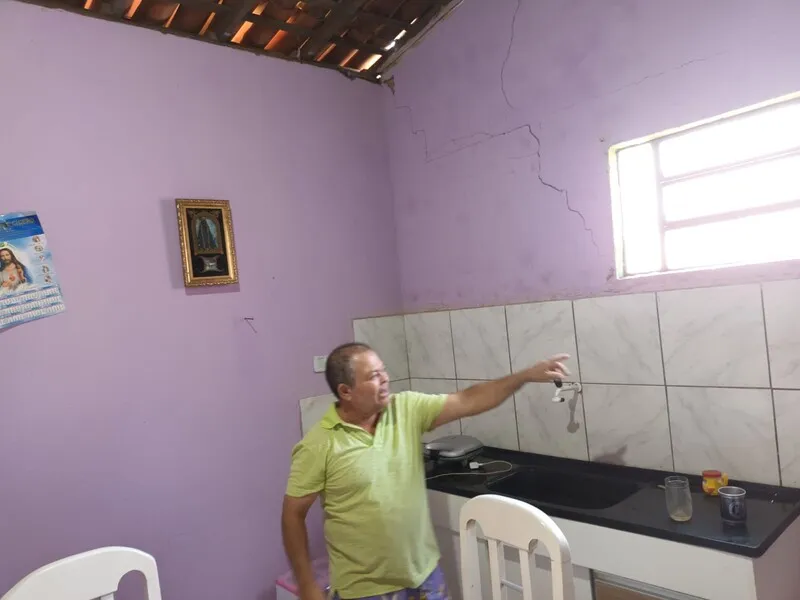 Imagem ilustrativa da imagem MORADORES COBRAM EXPLICAÇÕES E INDENIZAÇÕES