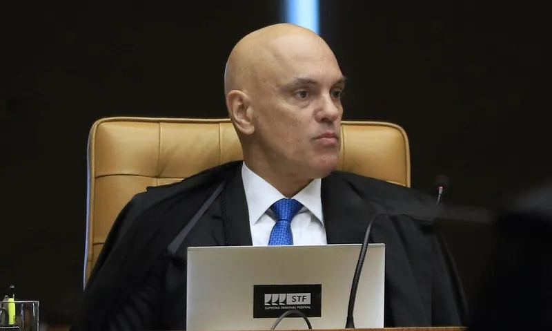 Imagem ilustrativa da imagem MORAES VOTA PARA CONDENAR 1º RÉU DOS ATOS DE 8/1 A 17 ANOS DE PRISÃO