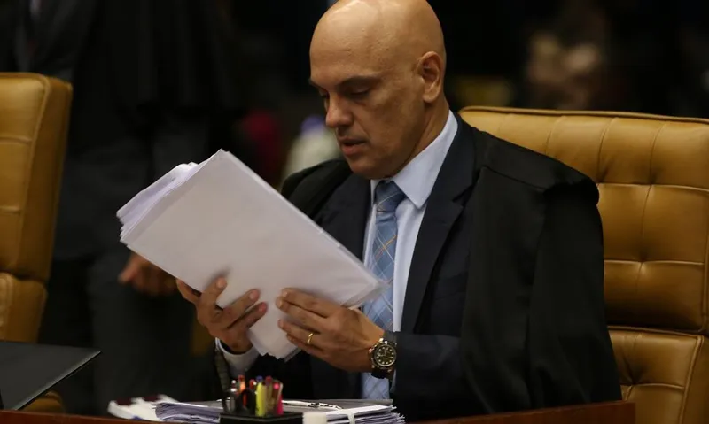 Imagem ilustrativa da imagem MORAES VOTA PARA CONDENAR MAIS 5 RÉUS DOS ATOS GOLPISTAS