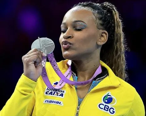 Brasileira Rebeca Andrade conquistou a medalha de prata no Mundial de Ginástica Artística, na Bélgica