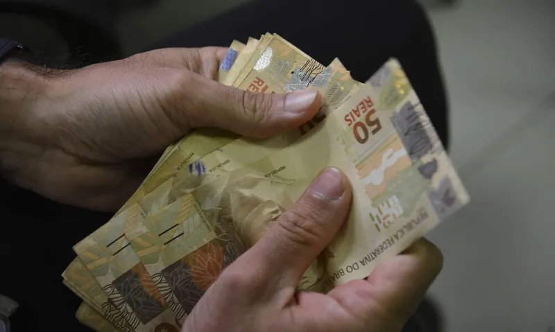 Imagem ilustrativa da imagem ORÇAMENTO DE 2024 PREVÊ SALÁRIO MÍNIMO DE R$ 1.421