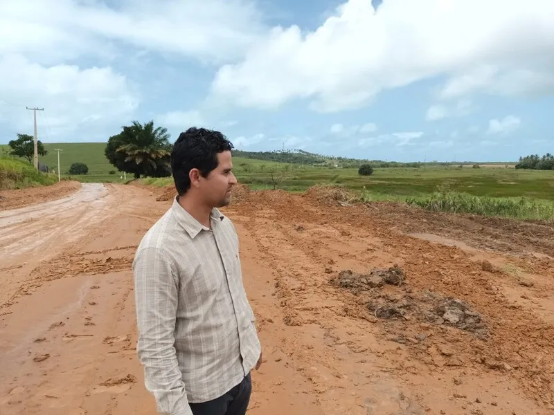 Imagem ilustrativa da imagem PAULO E MINISTRO VISITAM NESTE SÁBADO OBRAS DO AEROPORTO DE MARAGOGI