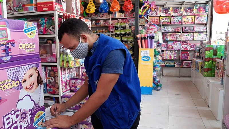 Equipe do Procon-AL analisou preço de diversos itens infantis no Centro e nos shoppings