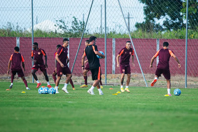 Jogadores regatianos fizeram um trabalho físico no CT e Anselmo Ramon segue como dúvida para enfrentar o Vitória