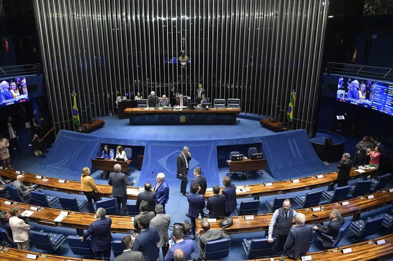 Plenário do Senado Federal durante sessão deliberativa ordinária. Ordem do dia.

Na pauta, o PLP 23/2019 que altera a Lei do Simples (Lei Complementar 123, de 2006) para incluir as empresas de suporte, análises técnicas e tecnológicas, pesquisa e desenvolvimento de nanotecnologia entre aquelas que podem optar por aderir ao regime tributário simplificado.

Em pronunciamento, à bancada, senador Renan Calheiros (MDB-AL).

Mesa:  
senador Jayme Campos (União-MT); 
presidente do Senado Federal, senador Rodrigo Pacheco (PSD-MG);
secretário-geral da Mesa do Senado Federal, Gustavo A. Sabóia Vieira. 

Foto: Jonas Pereira/Agência Senado