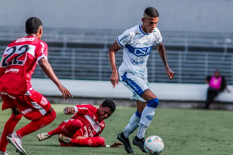 Em duelo polêmico, CSA e CRB ficaram apenas no empate de 1 a 1, no jogo de ida da final do Alagoano Sub-20