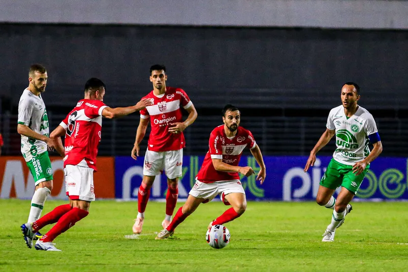 CRB e Chapecoense entram em campo nesta terça-feira, pela 35ª rodada da Série B