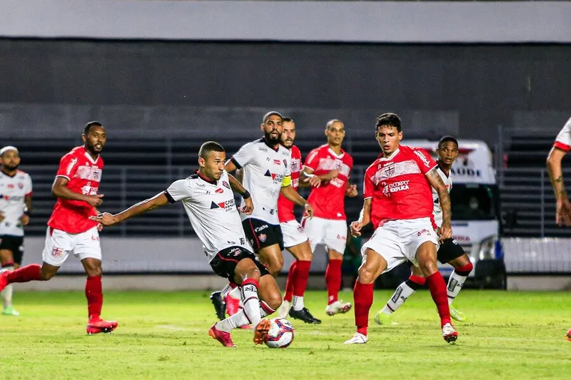 CRB tem jogo difícil contra o líder Vitória, pela Série B do Brasileiro, no Estádio Rei Pelé