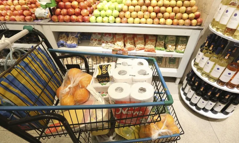 Na comparação com setembro, valor máximo da cesta básica registrou alta de R$ 34,7%