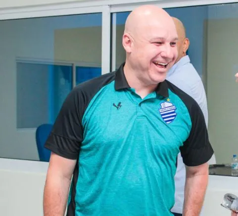 Técnico do CSA, Rogério Corrêa comandou o Volta Redonda, que marcou o dobro de gols do Azulão em 2023