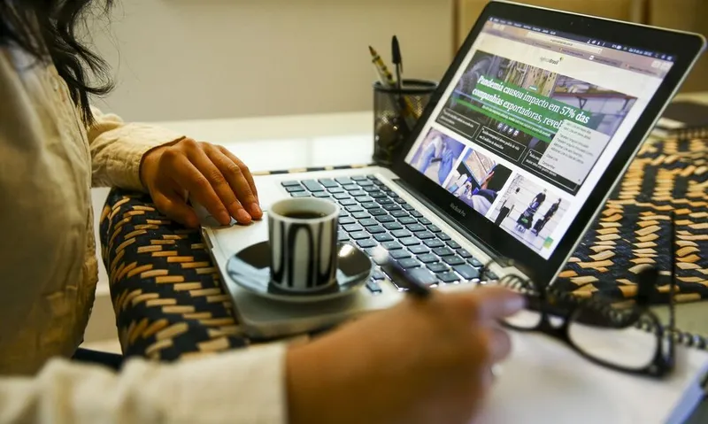 As classes C e D/E têm menos percentual de domicílios com computador, sendo 42% e 11%