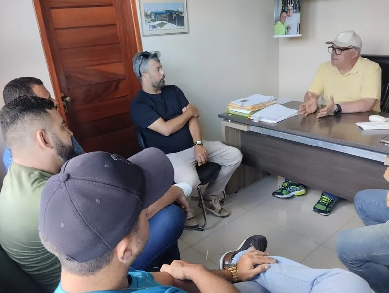Dirigentes de ASA e Cruzeiro durante reunião realizada com secretário de Esportes de Arapiraca