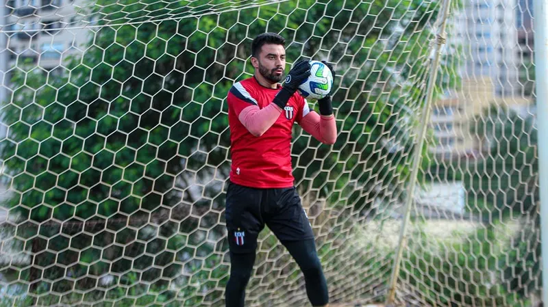 Matheus Albino trocou de camisa na Série B, deixando o Botafogo-SP e acertando com o Galo para 2024