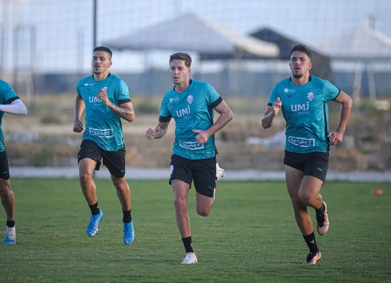 Elenco azulino foi ao gramado do Complexo Gustavo Paiva e prosseguiu com os trabalhos da pré-temporada