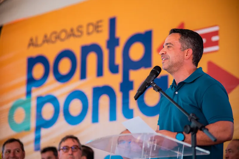 Imagem ilustrativa da imagem PAULO ENTREGA PAVIMENTAÇÃO ASFÁLTICA DE RODOVIA EM TEOTÔNIO VILELA