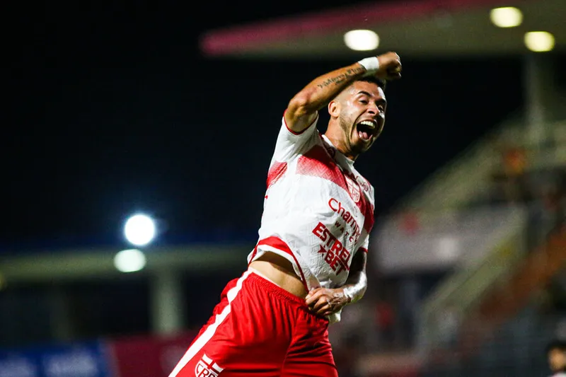 Renato precisou de 48 jogos para balançar as redes em 18 oportunidades, defendendo as cores do CRB este ano