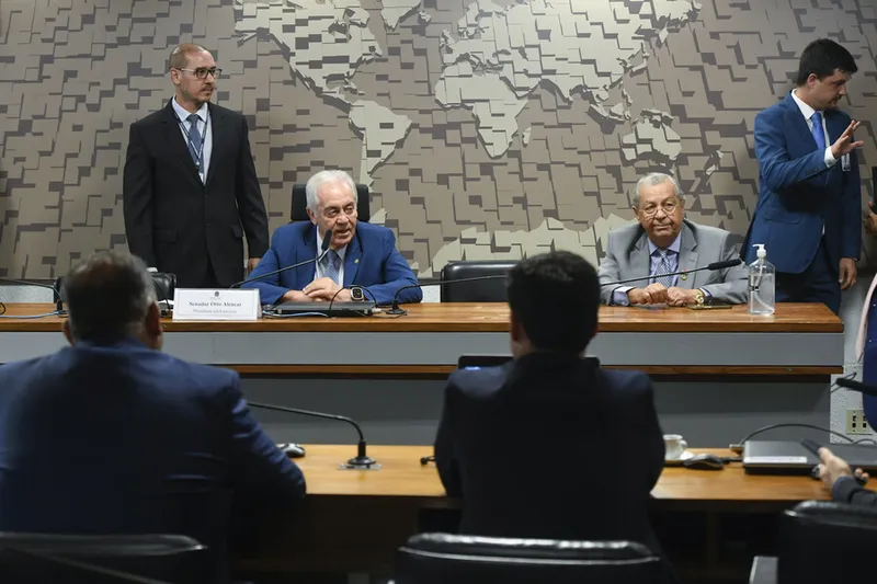 CPI da Braskem (CPIBRASKEM) realiza reunião para instalação da Comissão e eleição para os cargos de presidente e vice-presidente. A comissão tem o objetivo de investigar a responsabilidade jurídica e socioambiental da empresa Braskem S.A., decorrente de falhas em atividade de minas de sal-gema em Maceió.  

Mesa:
presidente em exercício da CPIBRASKEM, senador Otto Alencar (PSD-BA);
senador Jayme Campos (União-MT).

Bancada:
senador Rodrigo Cunha (Podemos-AL); 
senador Eduardo Gomes (PL-TO).

Foto: Jefferson Rudy/Agência Senado