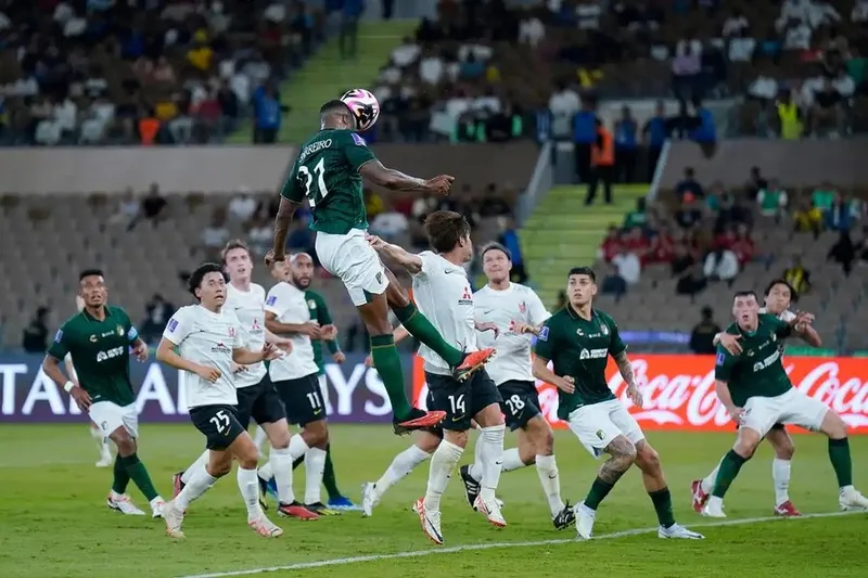 Em um confronto de poucas oportunidades, japoneses superaram os mexicanos e seguem com sonho do título