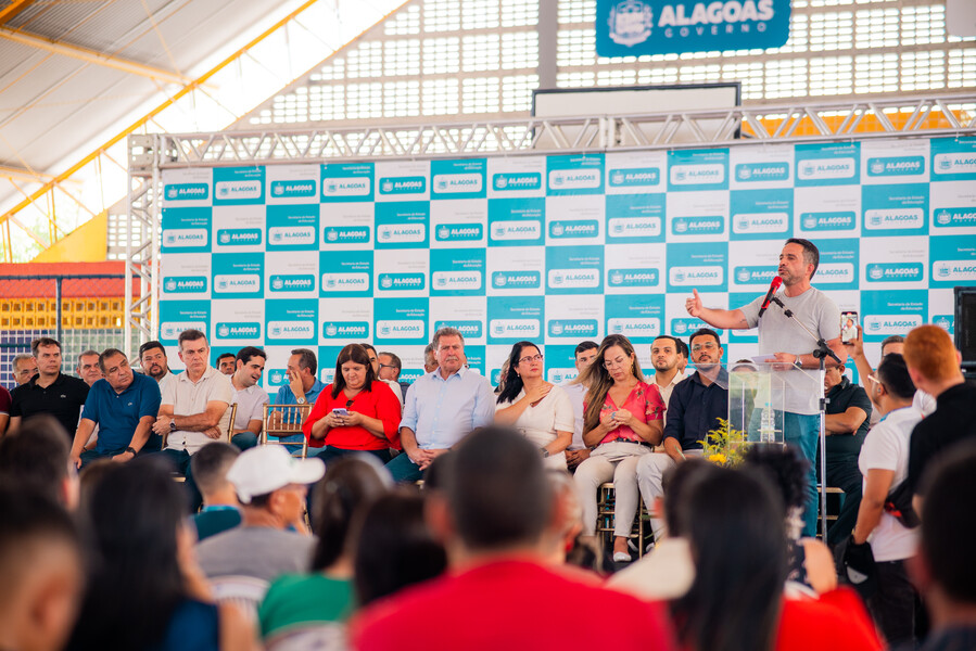 Imagem ilustrativa da imagem EM DELMIRO, GOVERNO INVESTE EM EDUCAÇÃO E IMPULSIONA ENERGIA RENOVÁVEL