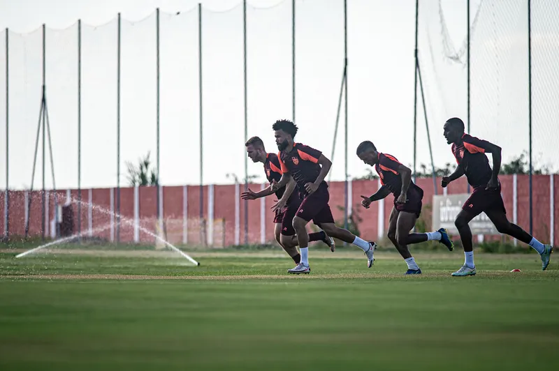 Com elenco enxuto, CRB voltou a um dos campos do CT Ninho do Galo para treinamentos, durante os períodos da manhã e da tarde, nessa terça-feira (9)