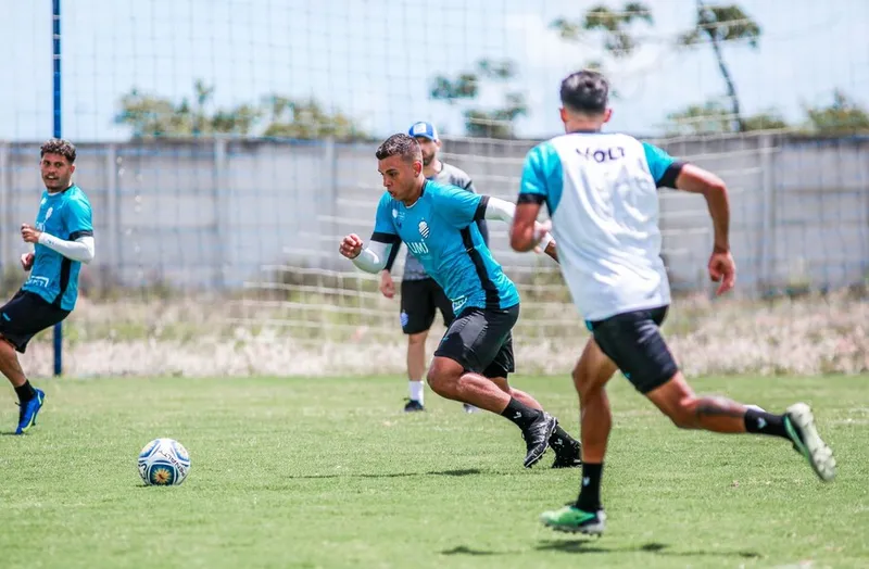 Jogadores do Azulão seguem em ritmo forte de preparação, com o pensamento focado no jogo-treino de sexta