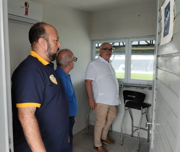 Representantes dos profissionais de imprensa estiveram no Municipal de Arapiraca e fizeram a inspeção nas cabines