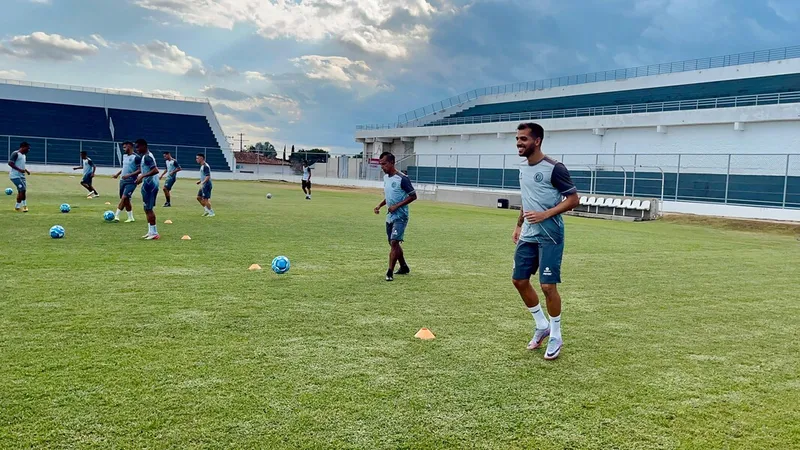 Nessa quarta-feira (3), elenco alvinegro fez um trabalho no Estádio Coaracy da Mata Fonseca, em Arapiraca