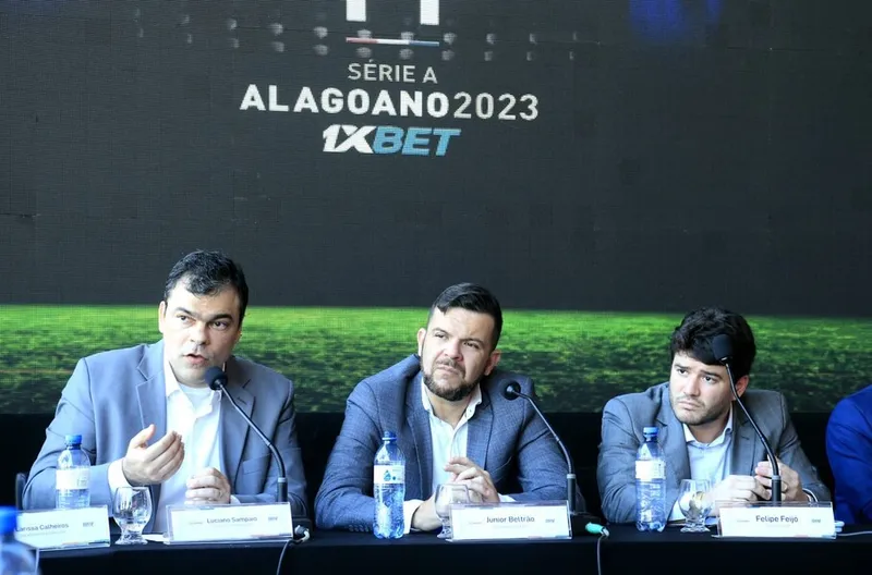 Junior Beltrão (ao centro) estará ao lado do presidente da FAF, Felipe Feijó (à direita), no trabalho para a evolução do futebol de Alagoas em 2024