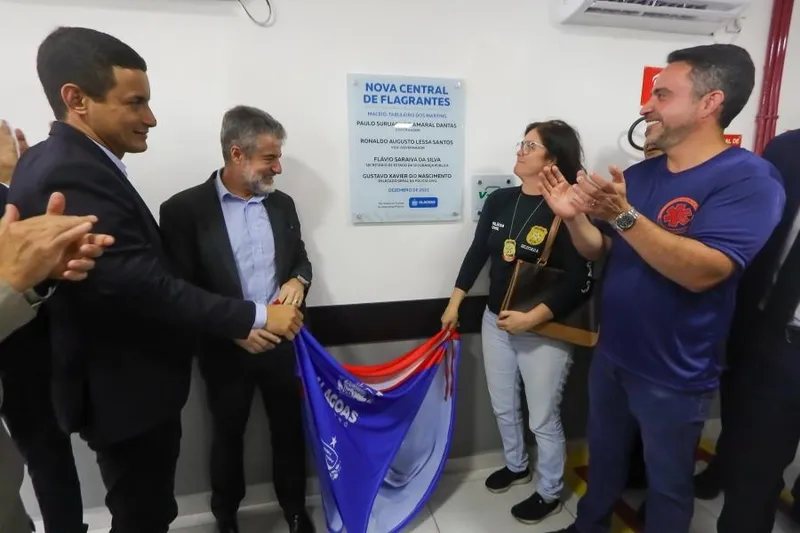 Imagem ilustrativa da imagem GOVERNO DO ESTaDO INAUGURA NOVA CENTRAL DE FLAGRANTES NO TABULEIRO