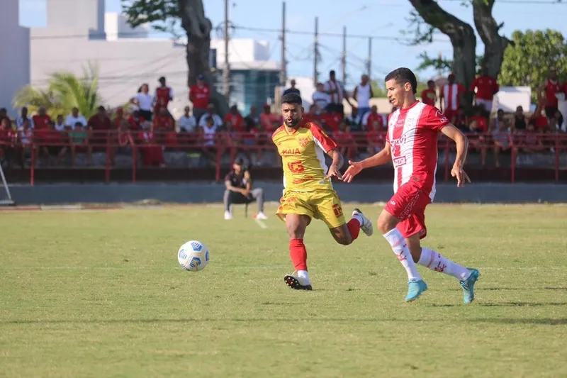 No último sábado, o Penedense derrotou o Gipão jogando no João Hora, em Aracaju