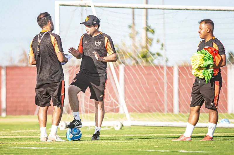 Técnico Daniel Paulista terá elenco renovado no próximo dia 2 de janeiro