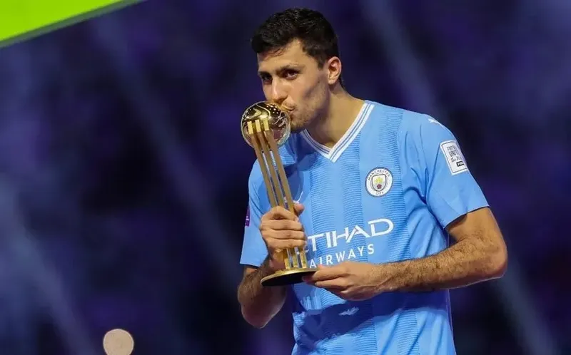 Volante Rodri, do Manchester City, ficou à frente de Walker e Arias na disputa de melhor do torneio