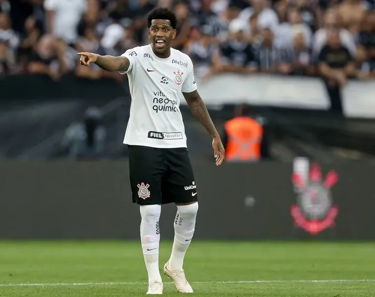 Zagueiro Gil teve um ano de altos e baixos com a camisa do Corinthians; contrato deve ser até o fim de 2024