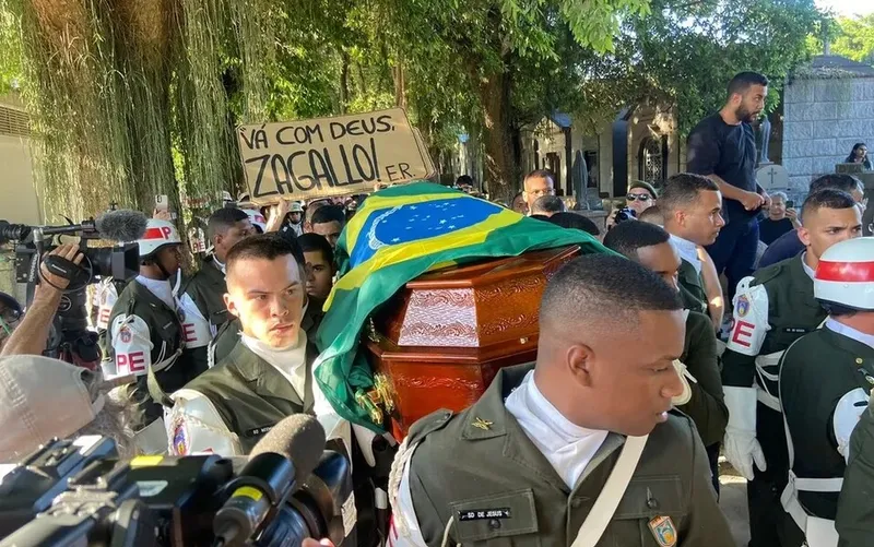 Corpo do alagoano Mario Jorge Lobo Zagallo, que morreu na noite de sexta (5), foi sepultado na tarde desse domingo; vários ex-jogadores da Seleção compareceram à cerimônia, na sede da CBF