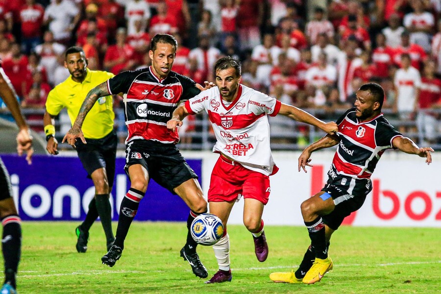 Rafael Longuine conviveu com o banco de reservas durante boa parte da temporada e pode buscar novo clube