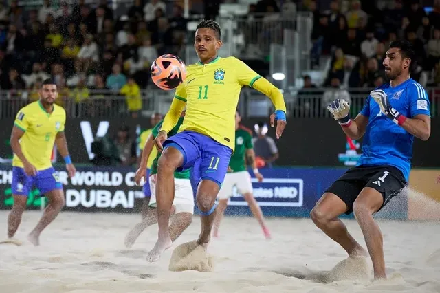 Brasil venceu o México, por 4 a 3, pela Copa do Mundo de Futebol de Areia, em Dubai, nos Emirados Árabes