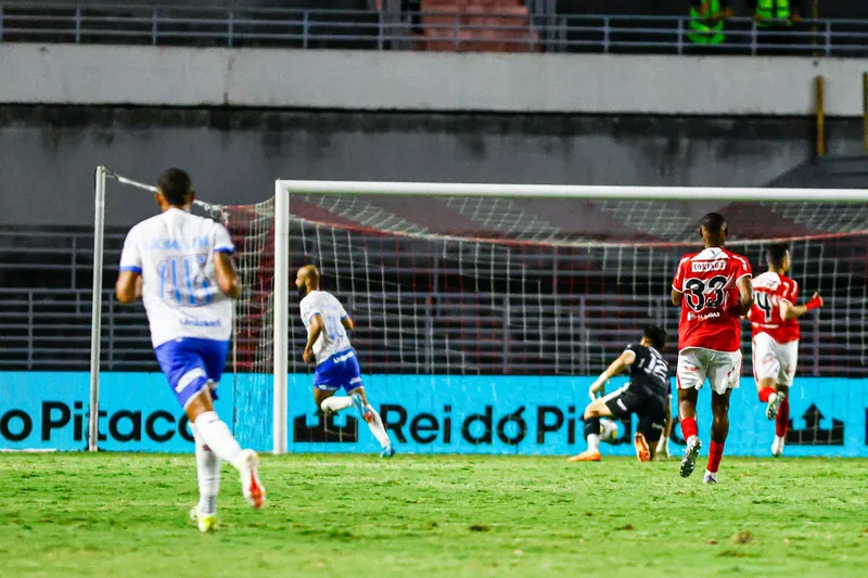 Thaciano comemora o gol único do Bahia, assinalado por ele na vitória sobre o CRB, em duelo válido pela Copa do Nordeste