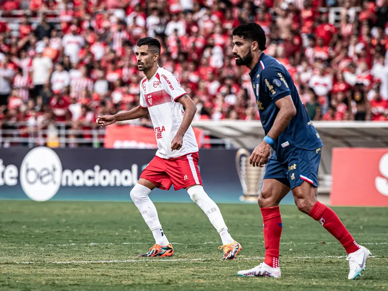 Jorginho teve uma boa atuação contra o Fortaleza, mas deve perder a próxima partida do Galo, que acontece nesta quinta-feira (15), em Campina Grande-PB