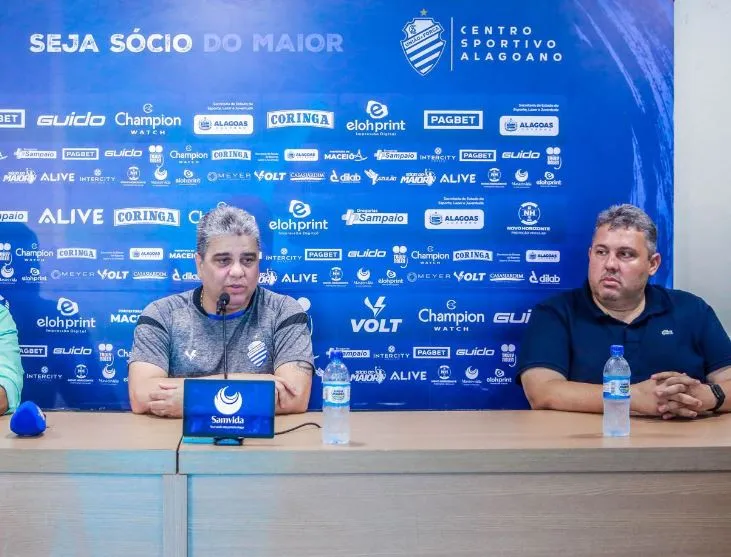 Técnico Marcelo Cabo e executivo Alarcon Pacheco foram as primeiras ‘’vítimas’’ de mais uma reformulação feita pelo Departamento de Futebol do Azulão