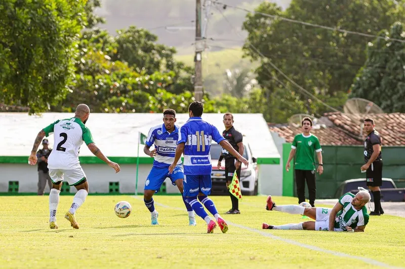 Pelo Campeonato Alagoano, o CSA não saiu de um empate com sabor de derrota, por 0 a 0, com o Murici, na última rodada, e está devendo bons resultados à sua torcida