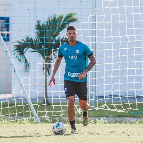 Almir Luan, garoto da base, ainda não teve oportunidades de demonstrar seu futebol entre os titulares do Azulão