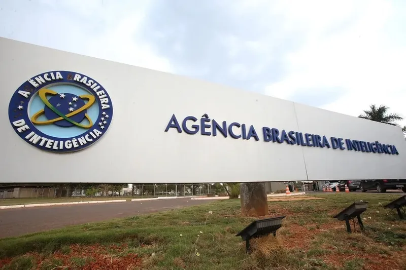 Imagem ilustrativa da imagem Com avanço das investigações, governo avalia demitir cúpula da Abin