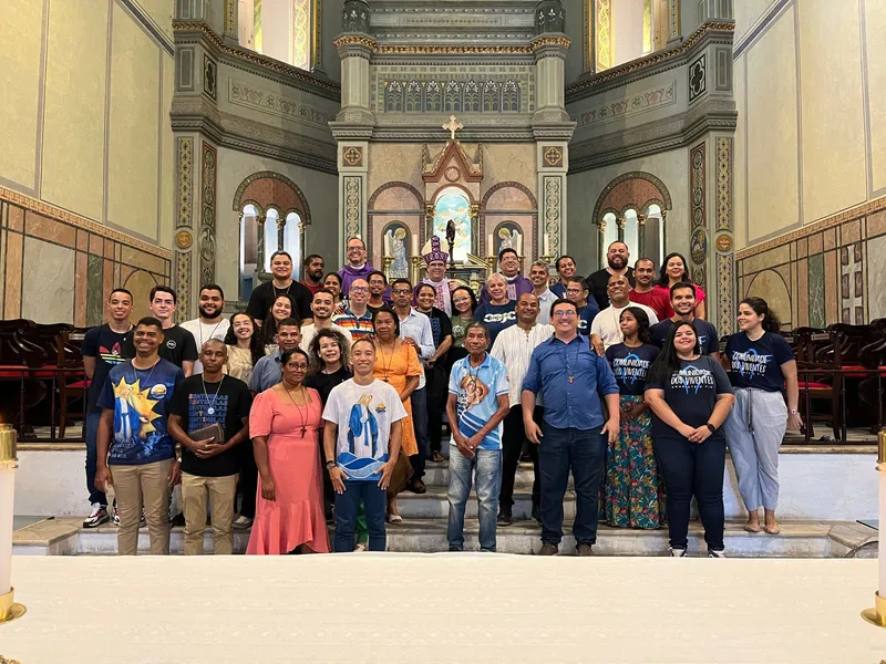 Membros da Fraternidade das Novas Comunidades do Estado de Alagoas (Francal) se reuniram com dom Beto Breis, na Catedral