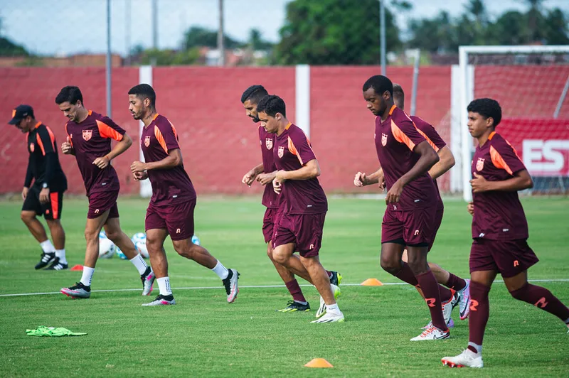 Elenco do Galo segue com os treinamentos antes da estreia no Campeonato Alagoano, contra o Penedense, neste sábado (20), na cidade de Penedo
