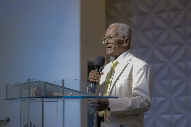 Pastor Jonas lembra recorde de matrículas e reserva financeira no colégio, em 1995, que dava para mantê-lo por quatro meses