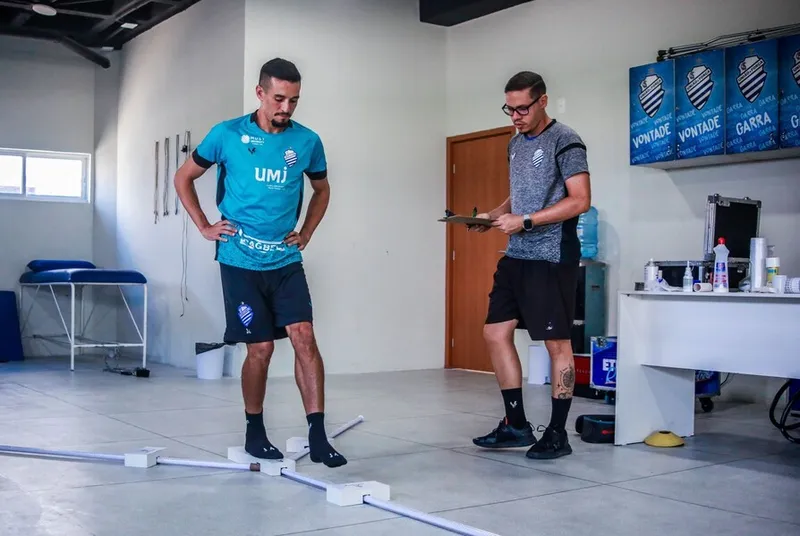 Ex-CRB, meio-campista Juninho Valoura foi anunciado oficialmente pelo CSA, já chegou ao clube e iniciou os treinamentos nessa quinta-feira (1)