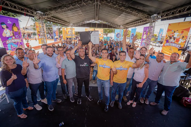 Prefeito de Maceió, JHC, durante evento em que anunciou a construção de areninhas em vários bairros da capital