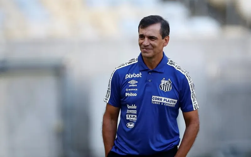 Ex-treinador pede ao clube mais de US$ 1 milhão pelo rompimento de contrato