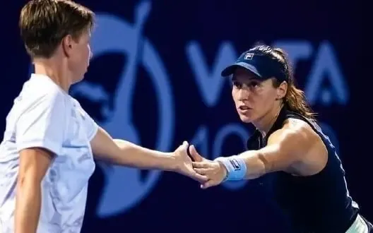 Brasileira Luisa Stefani fez dupla com a holandesa Demi Schuurs e avançou em Doha